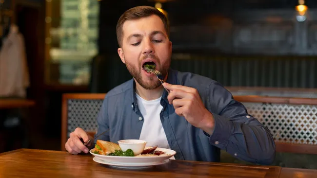 Снижение калорийности рациона замедляет старение мозга 