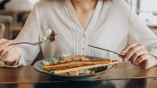 Диетолог Палаццо: зимой последний прием пищи должен состояться не позднее 19 часов