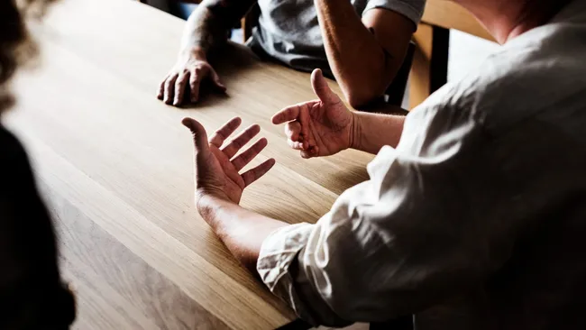 Для улучшения здоровья необходимо поддерживать социальные контакты