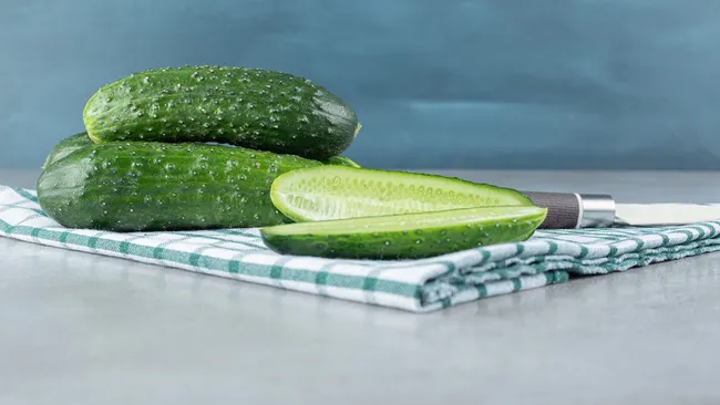 Конкурент всем закускам и гарнирам — готовим венгерский салат с огурцами