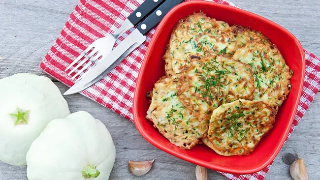 Сезон кабачков открыт – рецепт вкусных оладий с сыром 