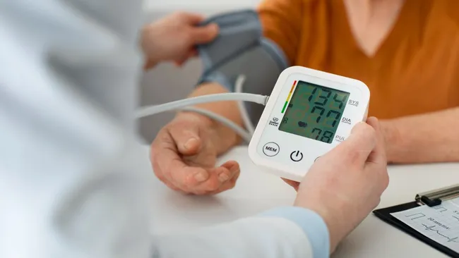 Регулярный отход ко сну в одно и то же время помогает снизить давление у гипертоников