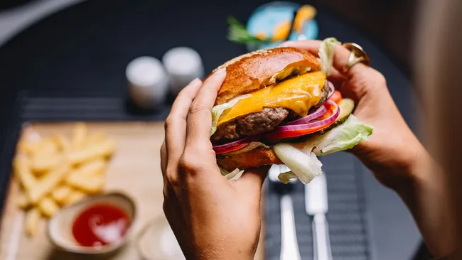 Ультрапереработанные продукты на самом деле не ускоряют снижение когнитивных функций