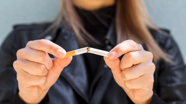 Даже поздний отказ от курения помогает сохранить здоровье мозга