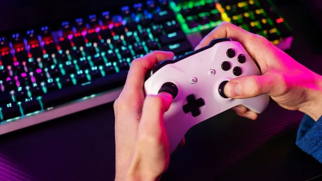 Динамичные видеоигры перед сном не вызывают бессонницу и стресс