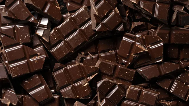 Употребление тёмного шоколада может быть связано с замедлением старения
