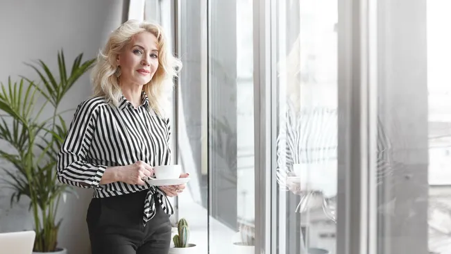 Хирург Снигирь назвал гормональную терапию способом сохранить внешность после 50 лет