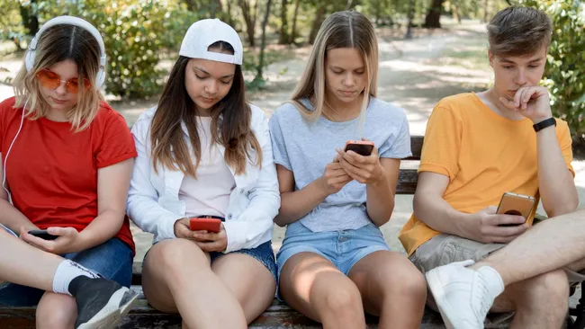 Учёные обвинили соцсети в ухудшении словарного запаса у подростков 