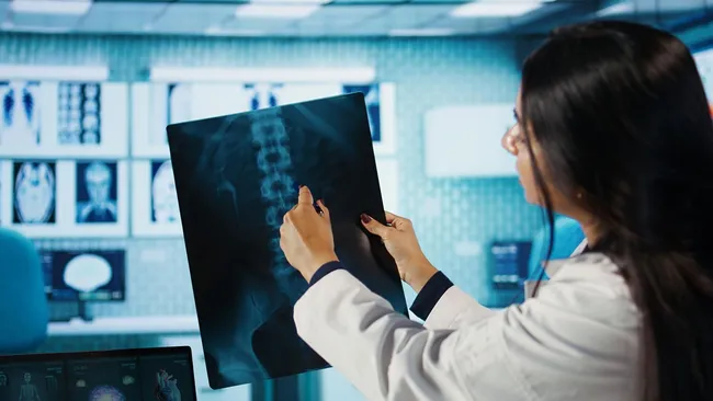 Снижение костной массы начинается уже после 30 лет 