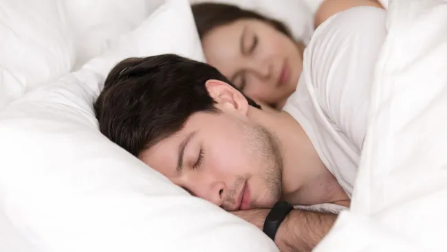 Сон с партнёром оказался менее крепким, чем в одиночестве