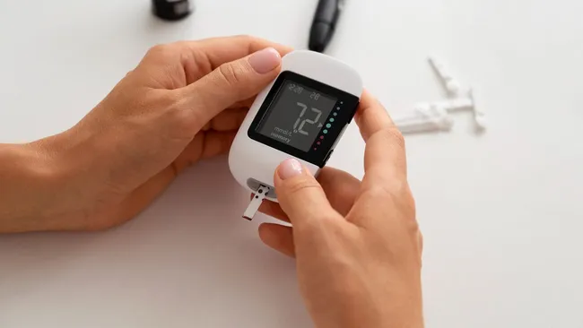 Потемнение кожи на шее назвали ранним признаком диабета