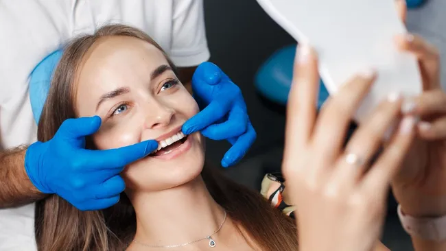 Врач Пикилиди: отбеливание не проводят при патологической стираемости зубов и кариесе 