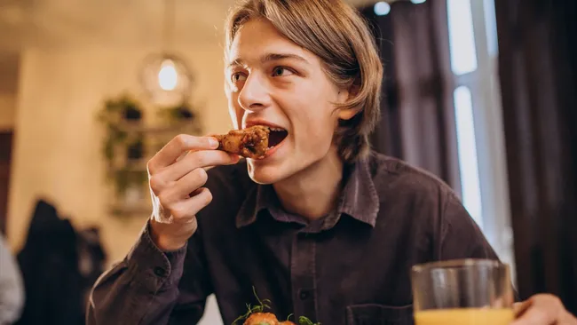 Мясо увеличивало шансы дожить до 100 лет, но лишь при нормальном ИМТ