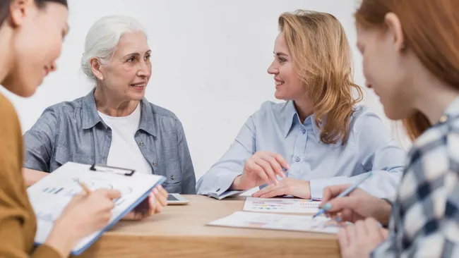 Пожилые люди лучше молодого поколения распознают эмоции