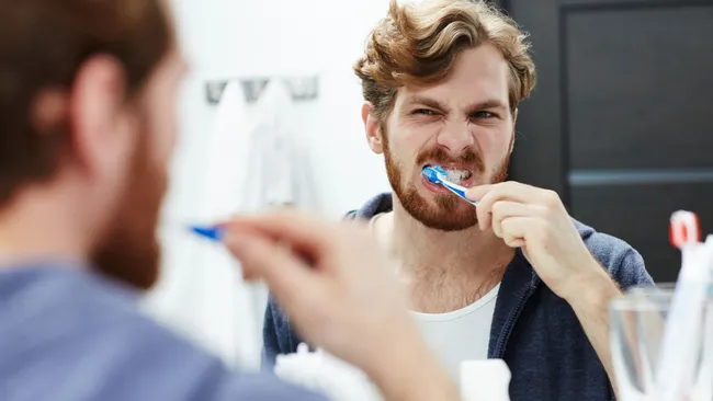 Уход за зубами снижает риск рака печени при циррозе 