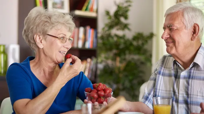 Исследование показало, что долгожители едят мясо один-два раза в неделю