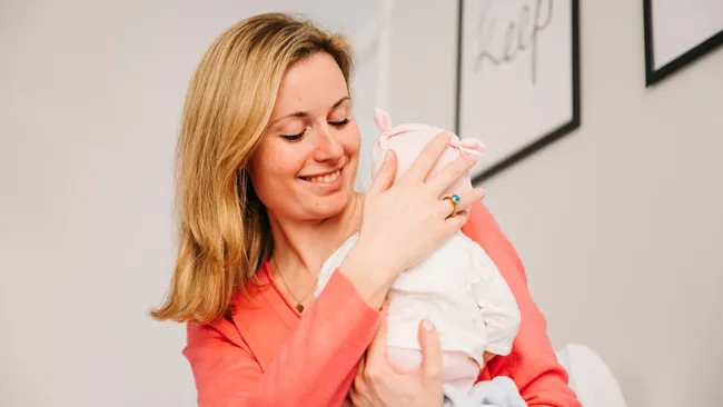 Косметолог Ильчук: лазер и фототерапия улучшат состояние кожи после родов 