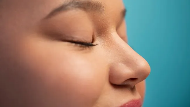 Обнаружена связь между ковырянием в носу и деменцией 