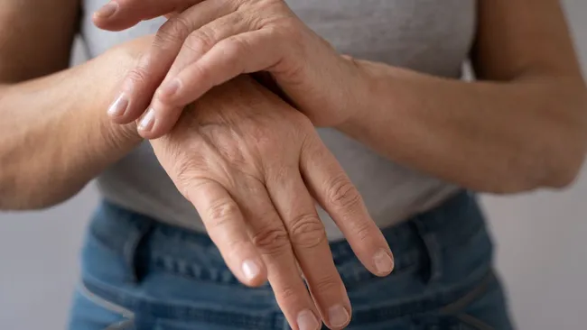 У людей с артритом чаще диагностируются ранние нарушения когнитивных функций