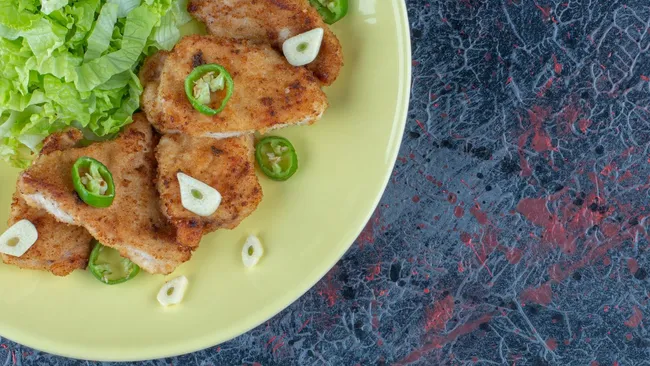 Сочные внутри, хрустящие снаружи — готовим идеальные свиные отбивные