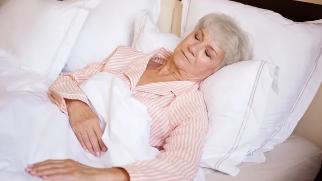 Сон в прохладной комнате снижает нагрузку на сердце у пожилых