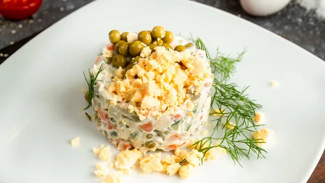 Оливье без картошки — как сделать салат вкуснее и полезнее 