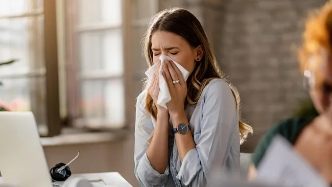 Врач Горячев: насморк весной может быть признаком аллергии 