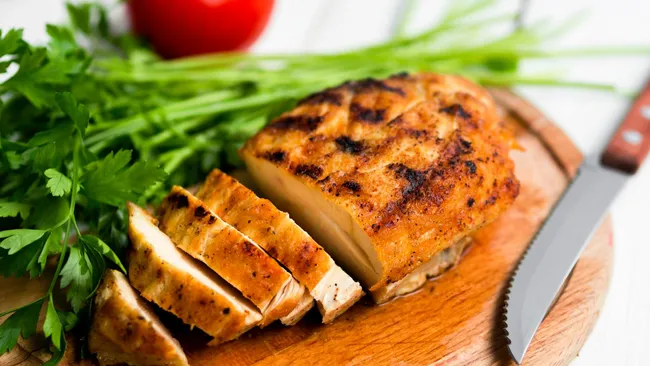 Секрет сочной курицы раскрыт — нужен всего один продукт из холодильника