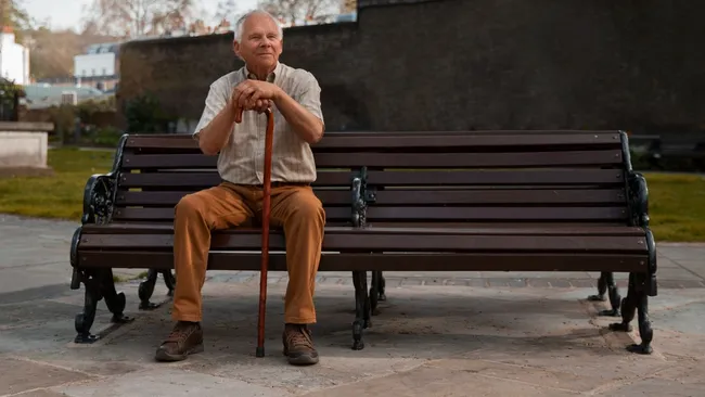 Длительное сидение повышает риск хронических заболеваний у пожилых