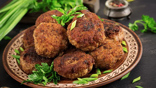 Сочные котлеты без фокусов и специй — какие нюансы нужно знать