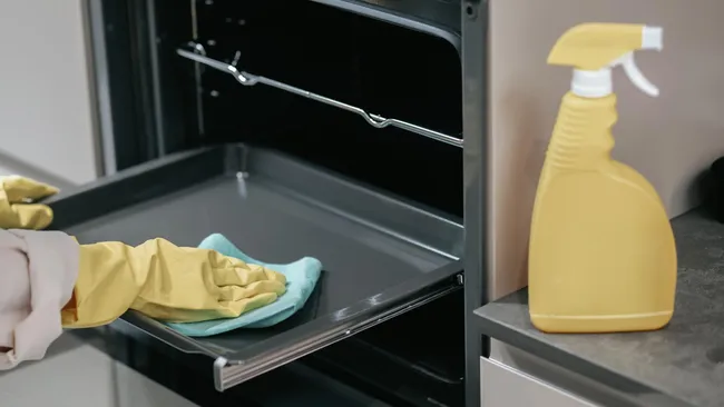 Лимон против жира — простой трюк, после которого духовка заблестит