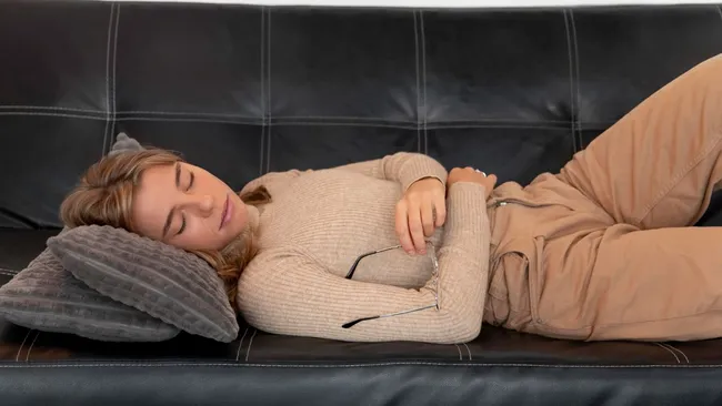 Сон с подушкой повышает глазное давление 