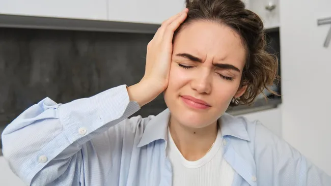 Врач Горячев посоветовал не игнорировать длительную заложенность ушей