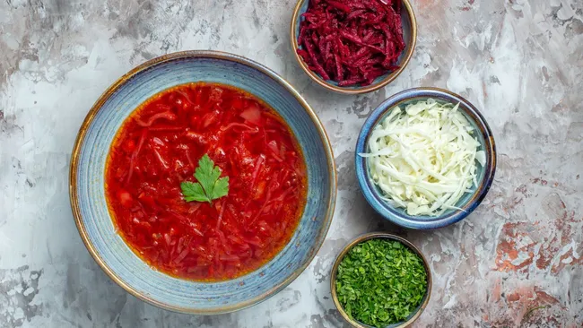 Больше никакого уксуса — как добиться сохранения яркого цвета борща 