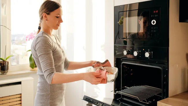 Когда нет сил стоять у плиты: запеканка с курицей и грибами — всё смешали и в духовку 