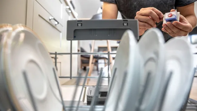 Не только для тарелок — как ещё можно использовать таблетки для посудомоечной машины 