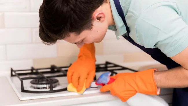 Плита как новая за полчаса — 2 ингредиента против застарелого жира на ручках 