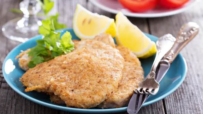 Ресторанные отбивные на своей кухне — получатся сочными внутри и хрустящими снаружи