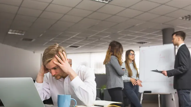 Чем ниже IQ, тем человеку сложнее различать речь в шумной обстановке 