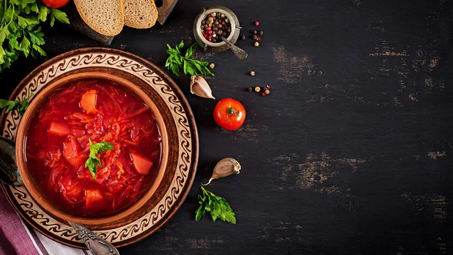 Секрет яркого борща раскрыт — добавьте это в зажарку и забудьте про тусклый цвет