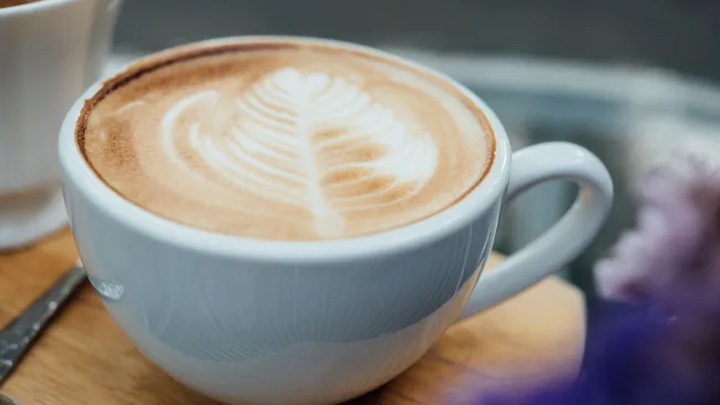 Самым популярным кофейным напитком у россиян оказалось капучино