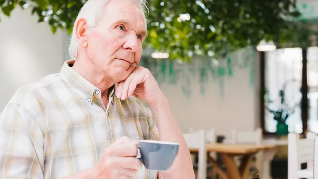 Приём пищи в одиночку повышает риск ослабления костей и потери массы тела 