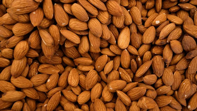 Употребление миндаля улучшает состояние кожи при акне 