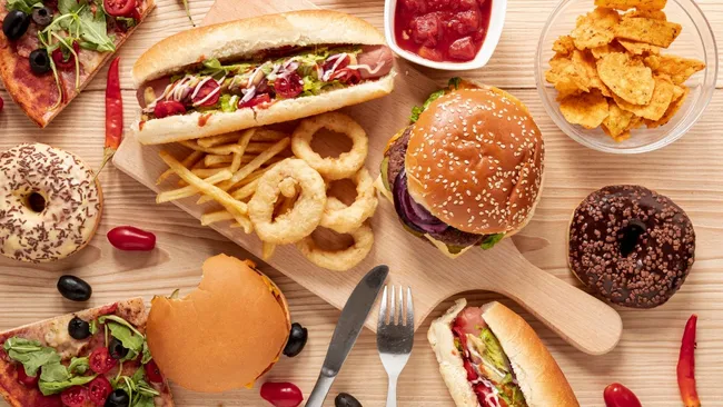 Гастроэнтеролог Кашух: киноа или нут вместо картофеля сделают фастфуд полезнее 