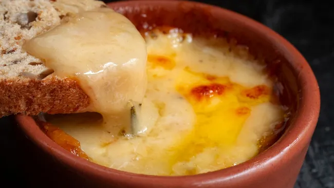 Диетолог Соломатина: при нагревании сыр теряет полезные свойства