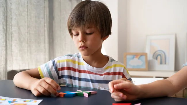 Длительные проблемы со щитовидной железой у матери повышают риск РАС у ребёнка