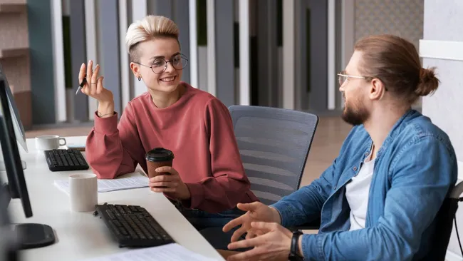 Сплетни о руководстве усиливают продуктивность в коллективе 