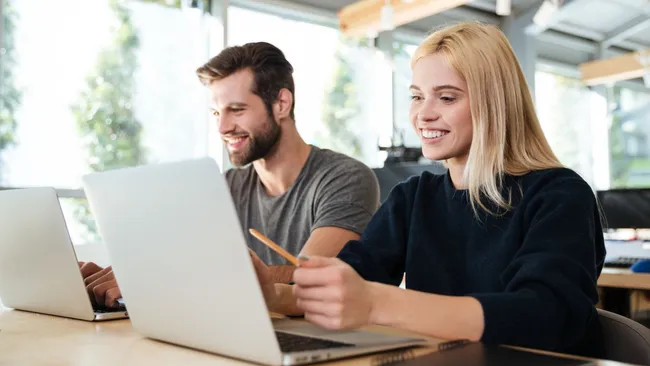 Опрос показал, что зумеры саботируют внедрение ИИ на работе