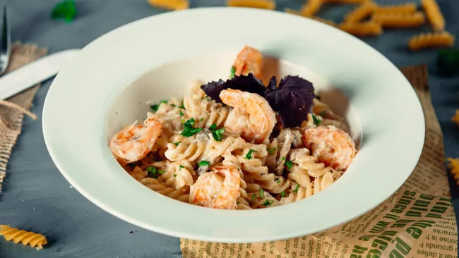  Ресторанное блюдо за 15 минут — паста с креветками, от которой не оторваться