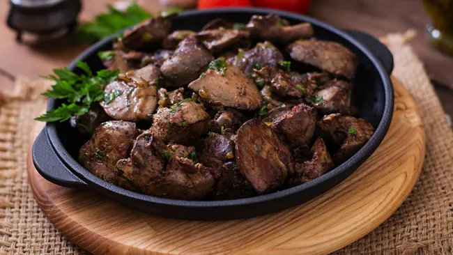 Сделайте это перед жаркой печени, и она не будет горчить — лайфхак опытных кулинаров 